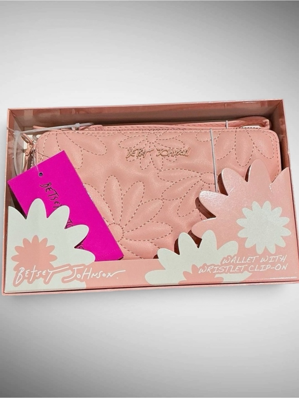 Betsey Johnson Pink Quilted Floral Zip Around Wallet Wristlet NWT - Picture 1 of 6